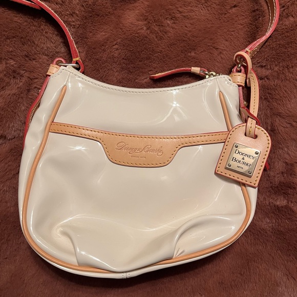 Dooney & Bourke cream patent leather purse with tan and red details. - Picture 5 of 7
